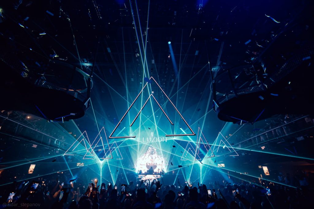 An energetic nightclub in Thailand, filled with colorful lights, dancing crowds, and an atmosphere of excitement and celebration.